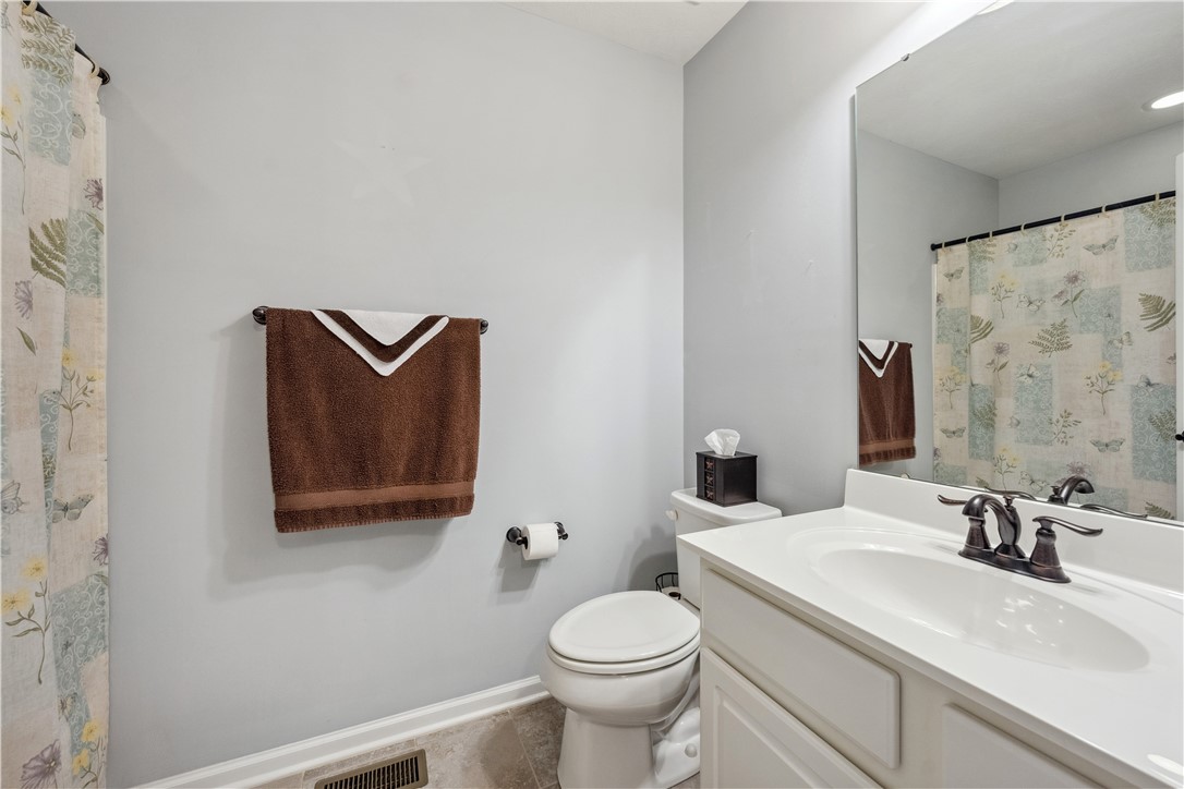 Ross Twp, Pennsylvania 15237, United States, 3 Bedrooms Bedrooms, ,3 BathroomsBathrooms,Residential,Active,119112