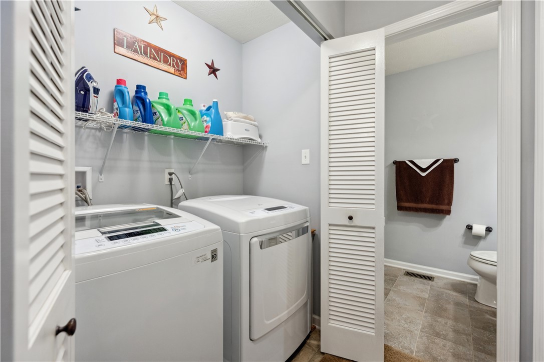 Ross Twp, Pennsylvania 15237, United States, 3 Bedrooms Bedrooms, ,3 BathroomsBathrooms,Residential,Active,119112