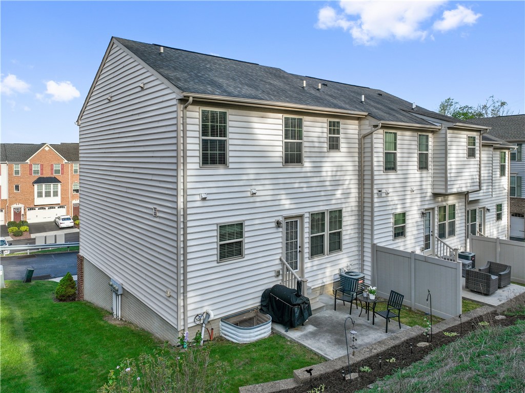 Ross Twp, Pennsylvania 15237, United States, 3 Bedrooms Bedrooms, ,3 BathroomsBathrooms,Residential,Active,119112