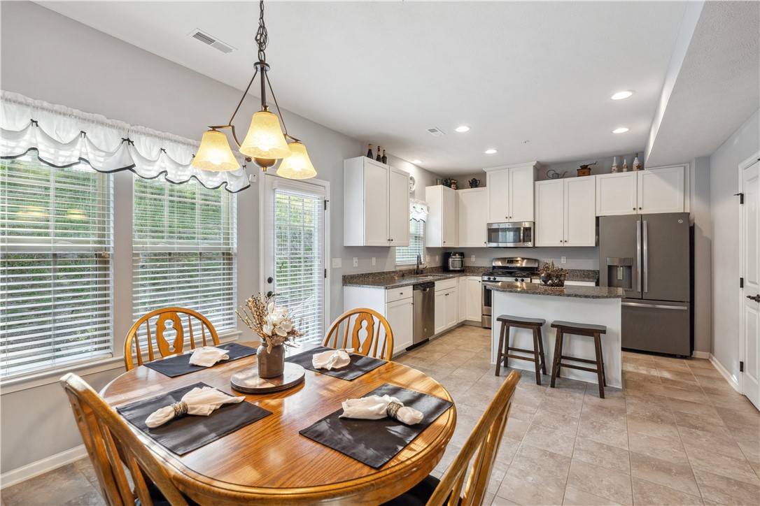 Ross Twp, Pennsylvania 15237, United States, 3 Bedrooms Bedrooms, ,3 BathroomsBathrooms,Residential,Active,119112