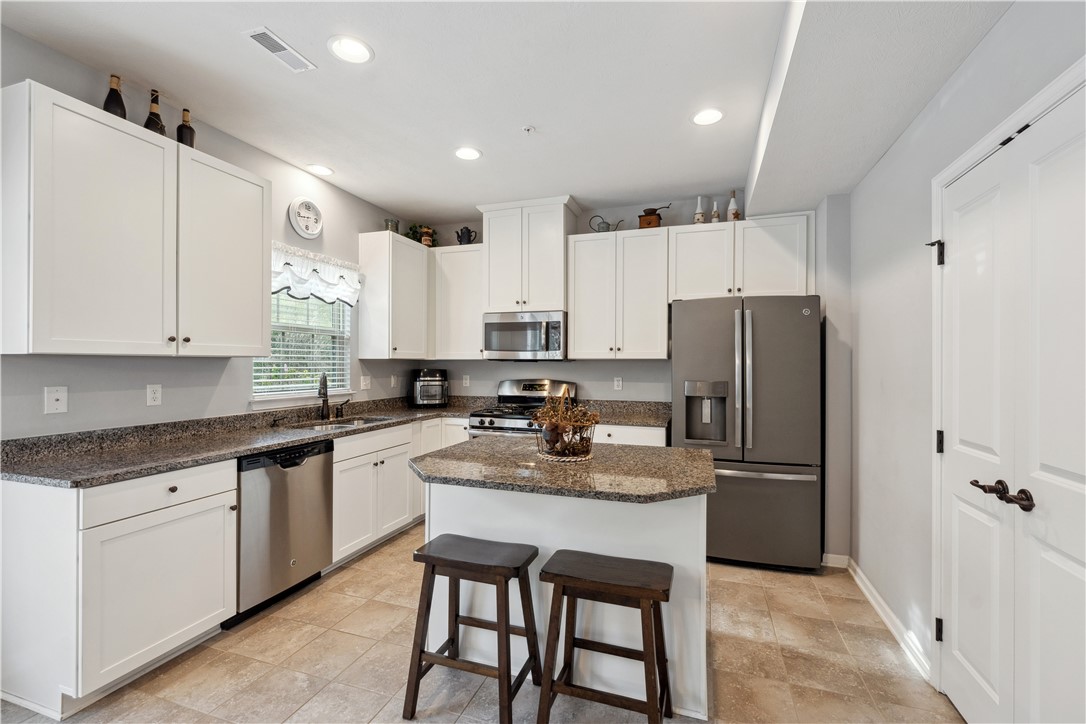 Ross Twp, Pennsylvania 15237, United States, 3 Bedrooms Bedrooms, ,3 BathroomsBathrooms,Residential,Active,119112