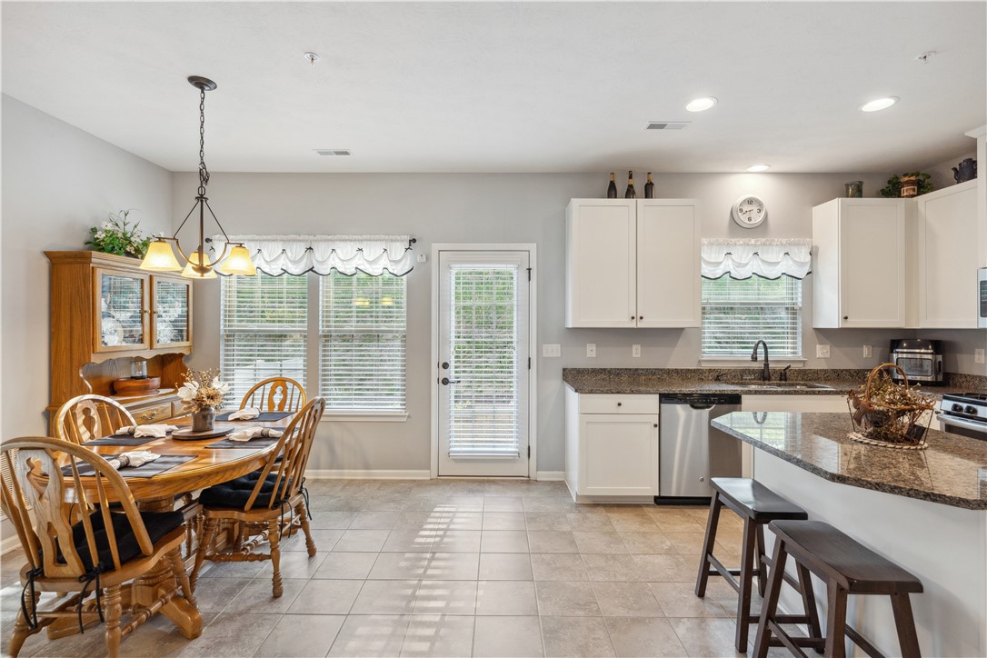 Ross Twp, Pennsylvania 15237, United States, 3 Bedrooms Bedrooms, ,3 BathroomsBathrooms,Residential,Active,119112