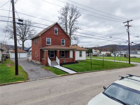 Photo of 319 Mckim St, Zelienople, PA 16063 (MLS # 1745796)