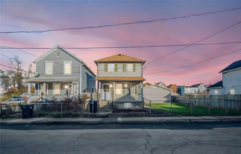 Photo of 402 Beaver Ave, Aliquippa, PA 15001 (MLS # 1732142)