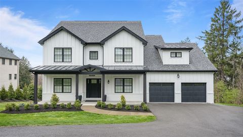 2404 Old Washington Rd Upper St. Clair PA 15241
