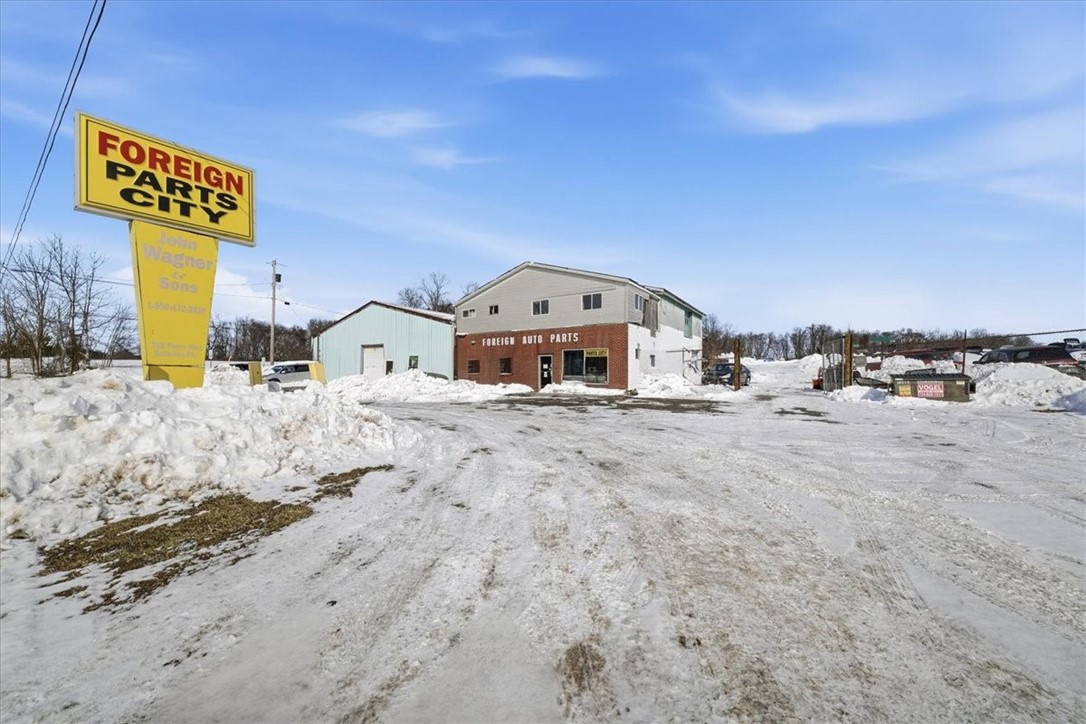 735 Perry Hwy