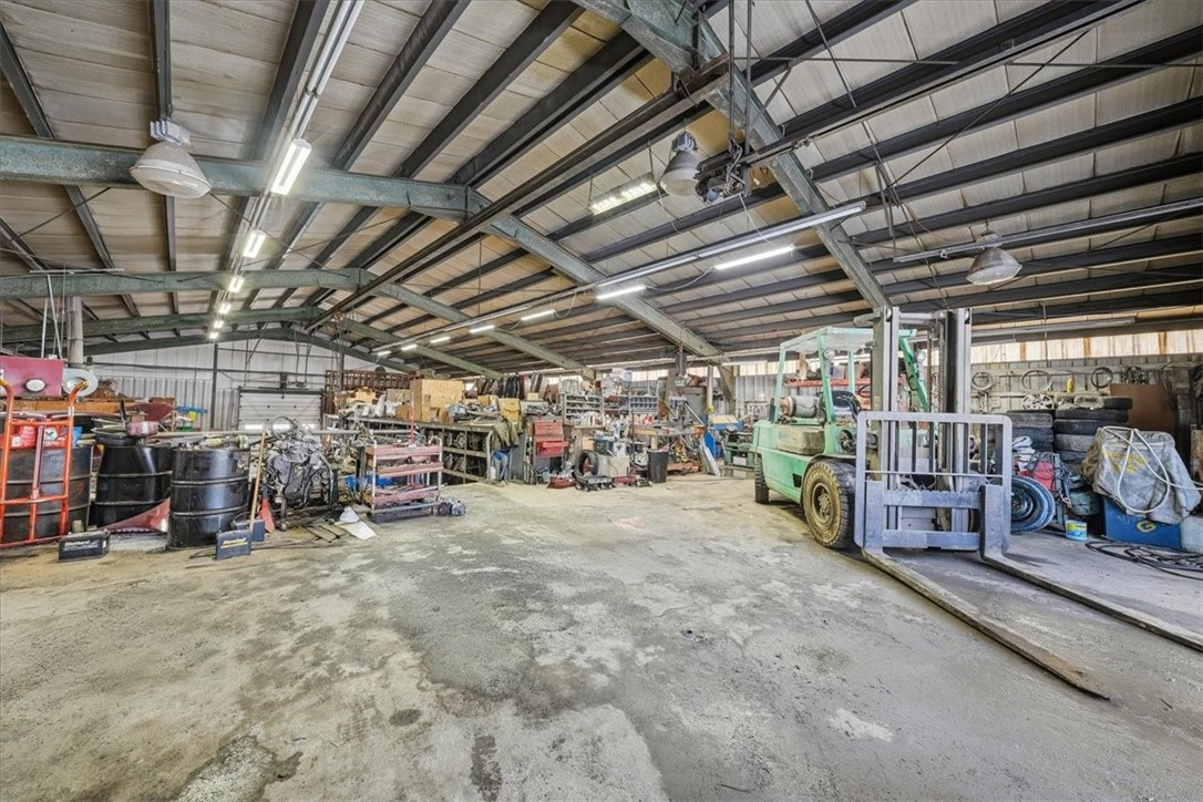 735 Perry Hwy