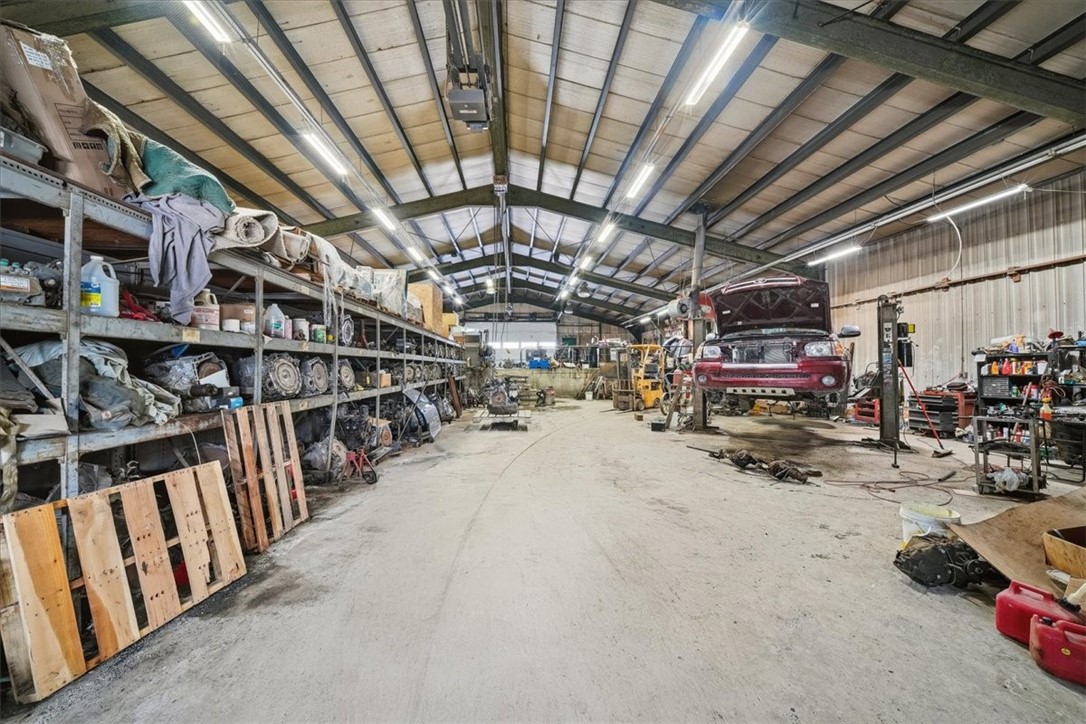 735 Perry Hwy