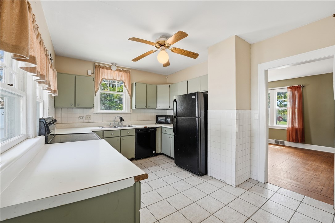 224 W Market St