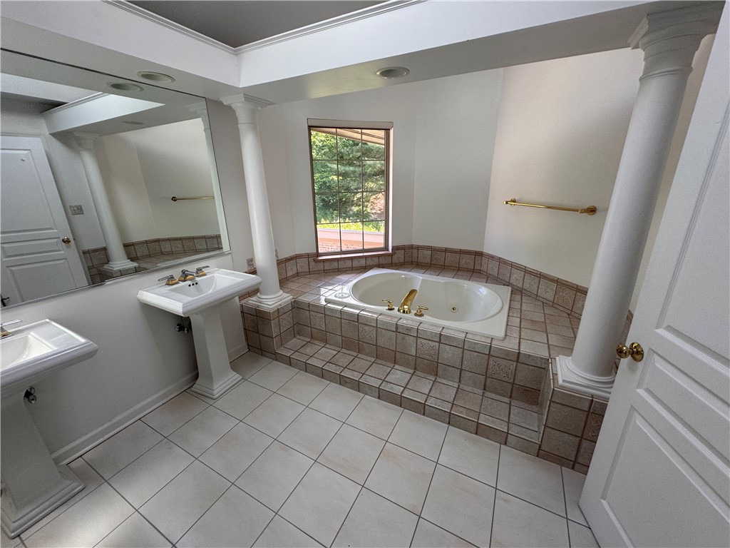 O'Hara, Pennsylvania 15238, United States, 4 Bedrooms Bedrooms, ,4 BathroomsBathrooms,Residential,Active,138227