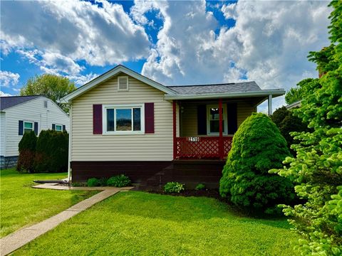 Photo of 2116 W Pike St, Houston, PA 15342 (MLS # 1751861)