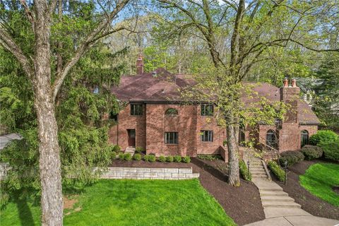 Photo of 609 Lincoln Rd, Bradfordwoods, PA 15015 (MLS # 1751355)