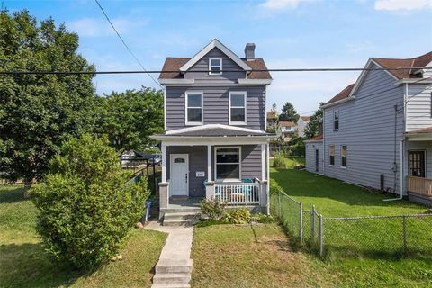 Photo of 246 E 14th Ave, Homestead, PA 15120 (MLS # 1747392)