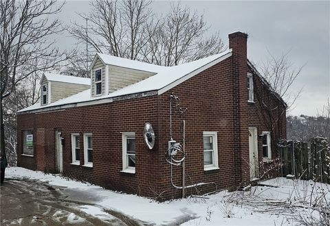 Photo of 2851 Mount Troy Rd, Pittsburgh, PA 15212 (MLS # 1734979)