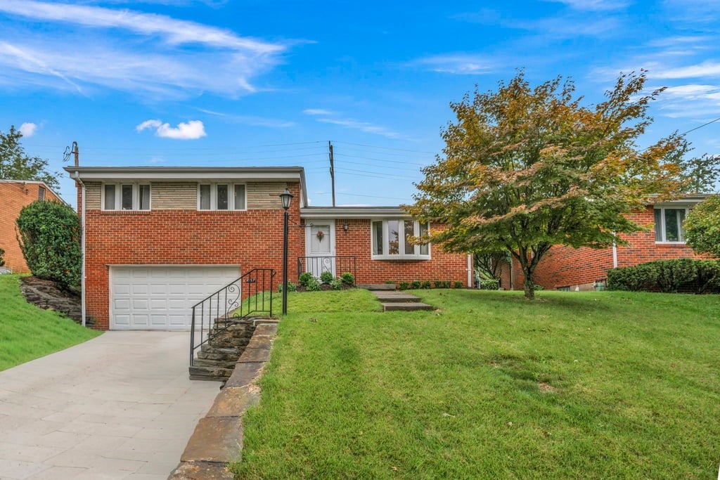 4557 Mapledale Dr