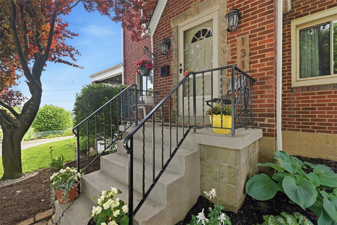 131 W Marietta St
