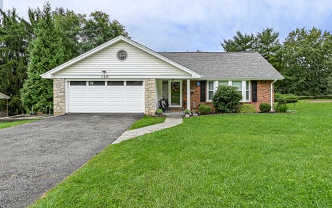 Homes For Sale - 120 Ambleside Drive<br/> Ross Twp, PA 15237