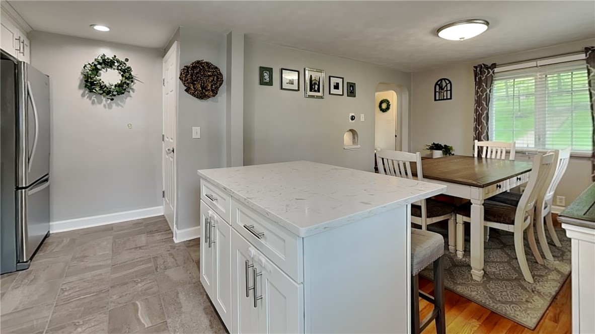 Ross Twp, Pennsylvania 15237, United States, 4 Bedrooms Bedrooms, ,2 BathroomsBathrooms,Residential,Pending,51912