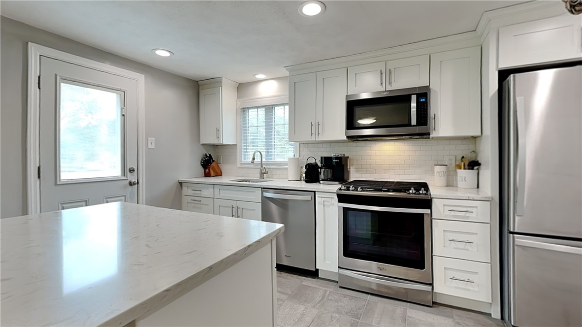 Ross Twp, Pennsylvania 15237, United States, 4 Bedrooms Bedrooms, ,2 BathroomsBathrooms,Residential,Pending,51912