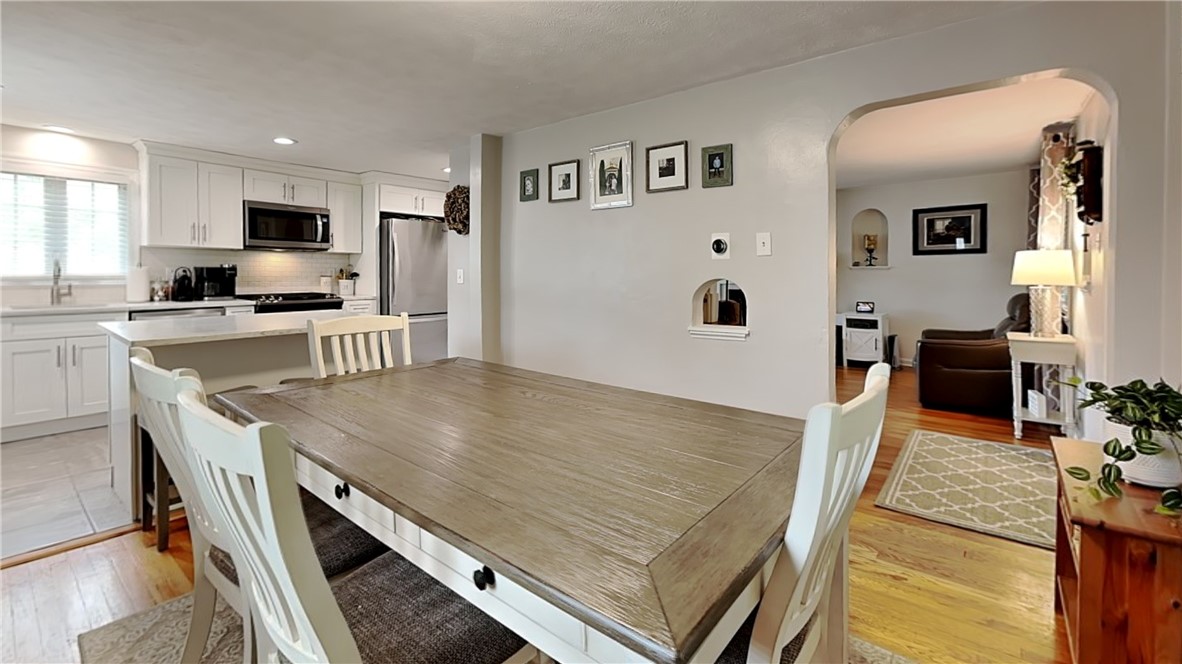 Ross Twp, Pennsylvania 15237, United States, 4 Bedrooms Bedrooms, ,2 BathroomsBathrooms,Residential,Pending,51912