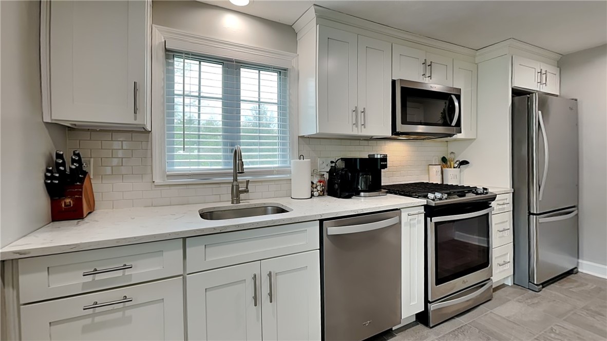 Ross Twp, Pennsylvania 15237, United States, 4 Bedrooms Bedrooms, ,2 BathroomsBathrooms,Residential,Pending,51912