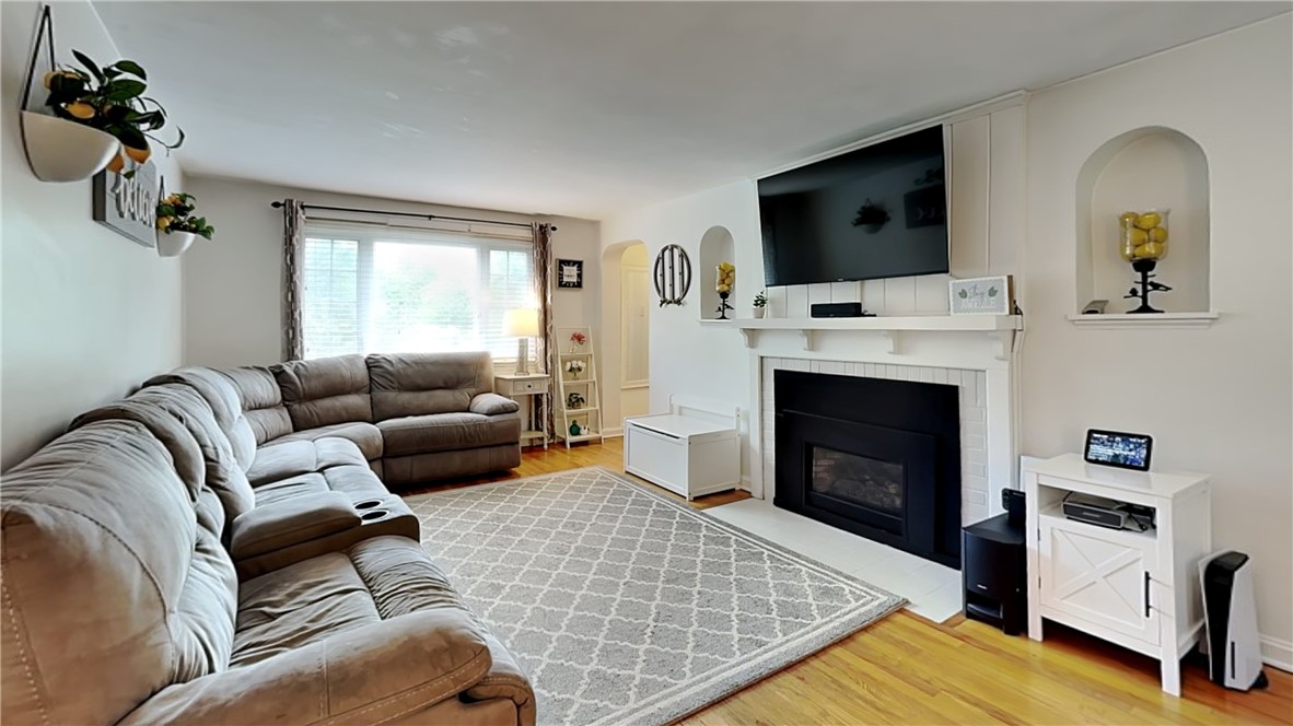 Ross Twp, Pennsylvania 15237, United States, 4 Bedrooms Bedrooms, ,2 BathroomsBathrooms,Residential,Pending,51912