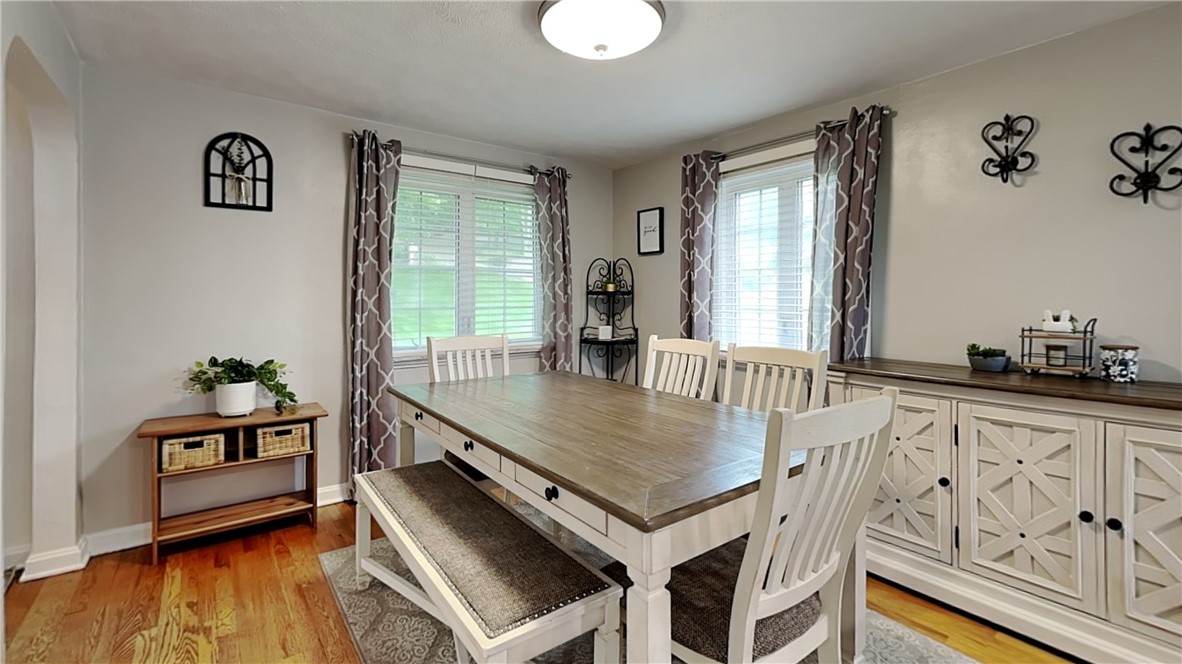 Ross Twp, Pennsylvania 15237, United States, 4 Bedrooms Bedrooms, ,2 BathroomsBathrooms,Residential,Pending,51912