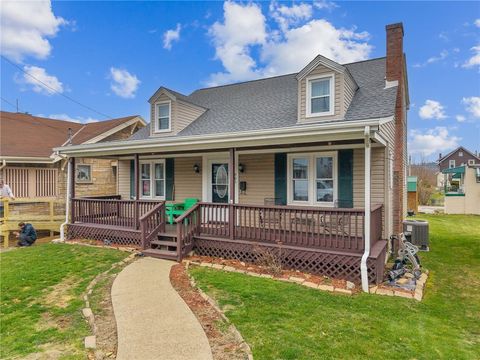 Photo of 605 W Grant St, Houston, PA 15342 (MLS # 1743408)