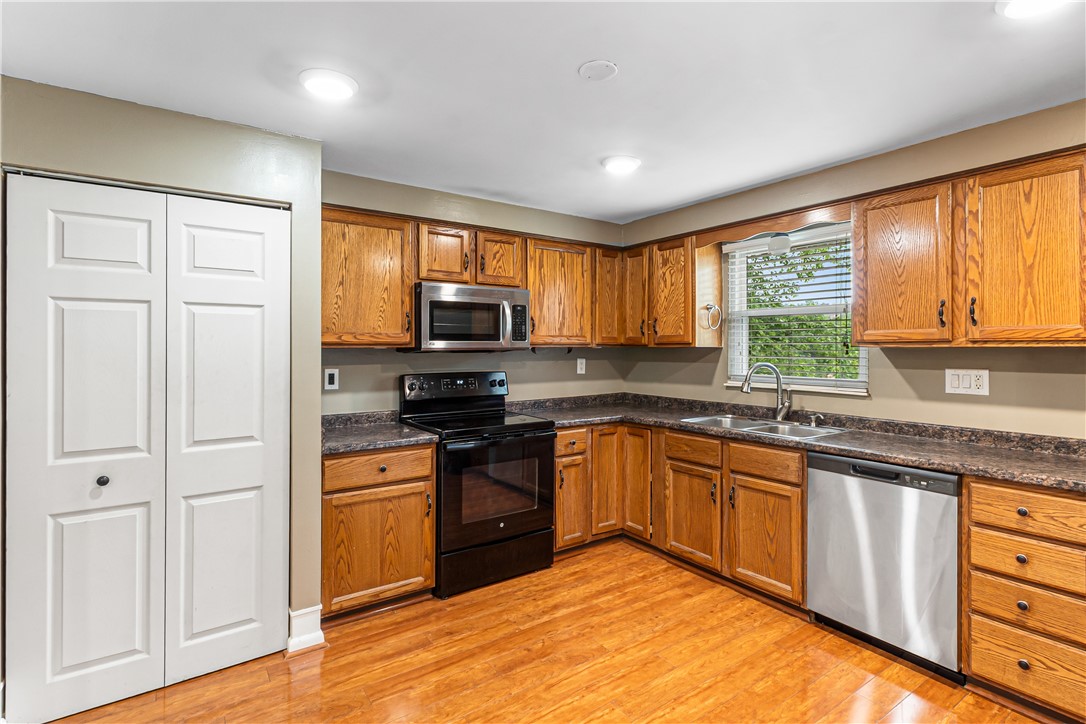 Pittsburgh, Pennsylvania 15243, United States, 3 Bedrooms Bedrooms, ,3 BathroomsBathrooms,Residential,Contingent,153628