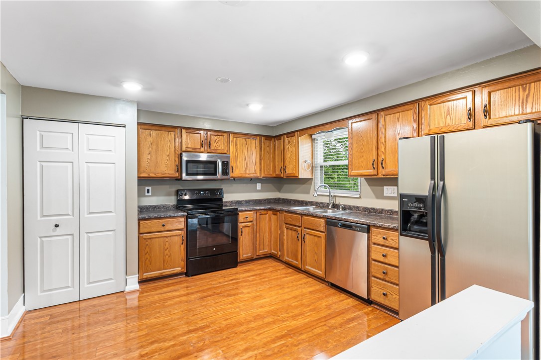 Pittsburgh, Pennsylvania 15243, United States, 3 Bedrooms Bedrooms, ,3 BathroomsBathrooms,Residential,Contingent,153628