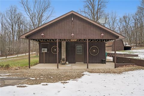Photo of 216 Clubhouse Dr, Saltsburg, PA 15681 (MLS # 1733809)