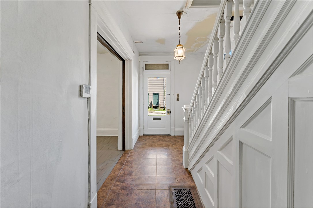 228 W 4th St
