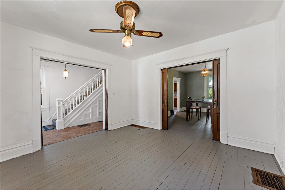 228 W 4th St