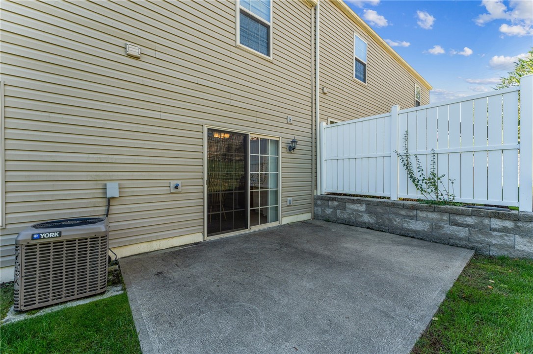 Houston, Pennsylvania 15342, United States, 3 Bedrooms Bedrooms, ,3 BathroomsBathrooms,Residential,Contingent,226225