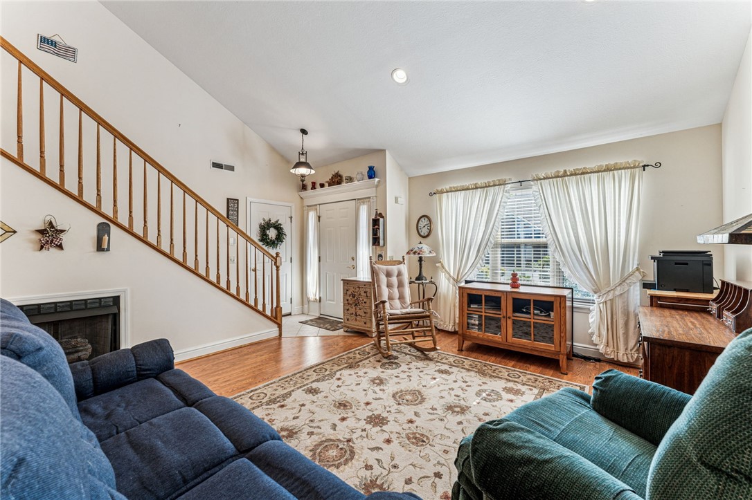 Houston, Pennsylvania 15342, United States, 3 Bedrooms Bedrooms, ,3 BathroomsBathrooms,Residential,Contingent,226225