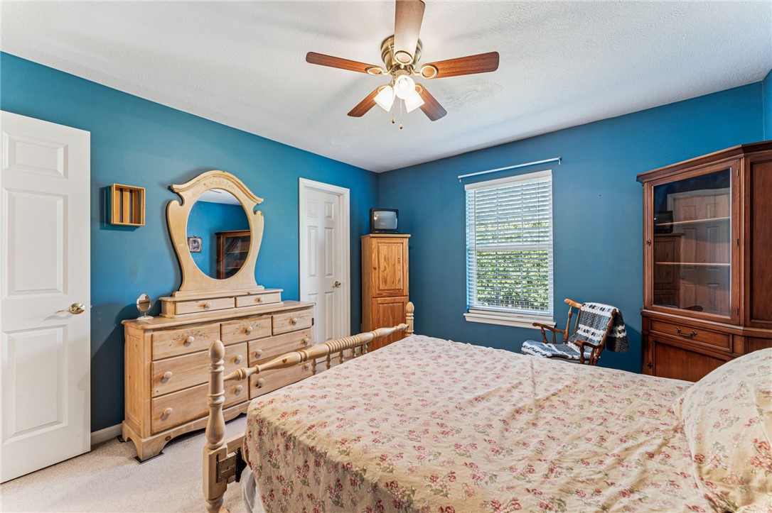 Houston, Pennsylvania 15342, United States, 3 Bedrooms Bedrooms, ,3 BathroomsBathrooms,Residential,Contingent,226225