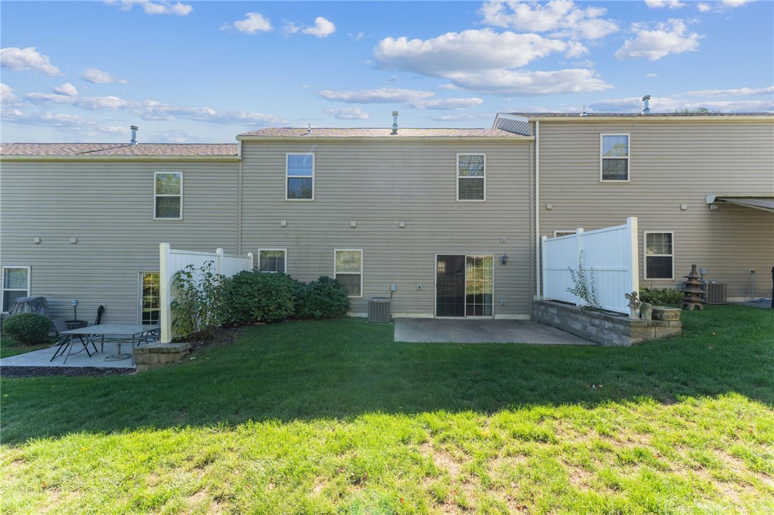 Houston, Pennsylvania 15342, United States, 3 Bedrooms Bedrooms, ,3 BathroomsBathrooms,Residential,Contingent,226225