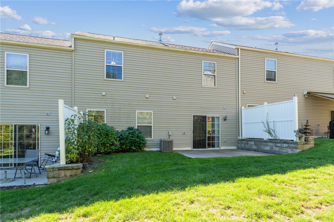 Houston, Pennsylvania 15342, United States, 3 Bedrooms Bedrooms, ,3 BathroomsBathrooms,Residential,Contingent,226225