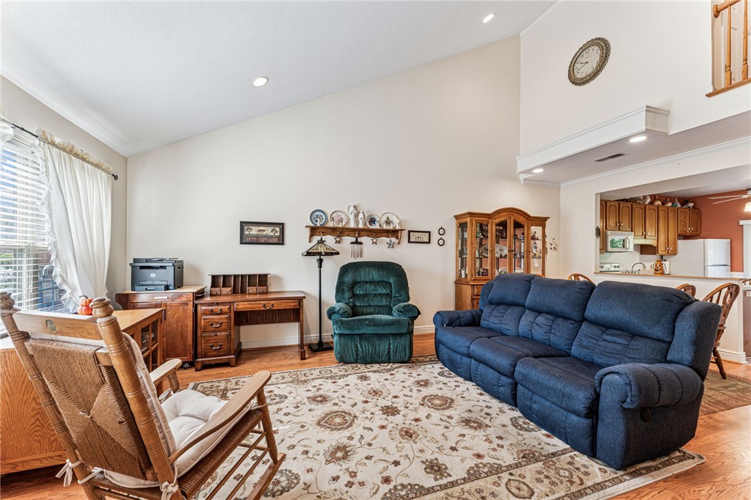 Houston, Pennsylvania 15342, United States, 3 Bedrooms Bedrooms, ,3 BathroomsBathrooms,Residential,Contingent,226225