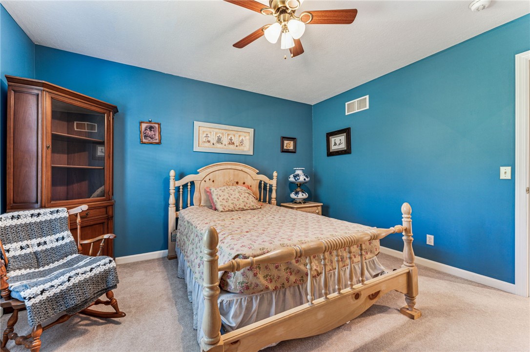 Houston, Pennsylvania 15342, United States, 3 Bedrooms Bedrooms, ,3 BathroomsBathrooms,Residential,Contingent,226225