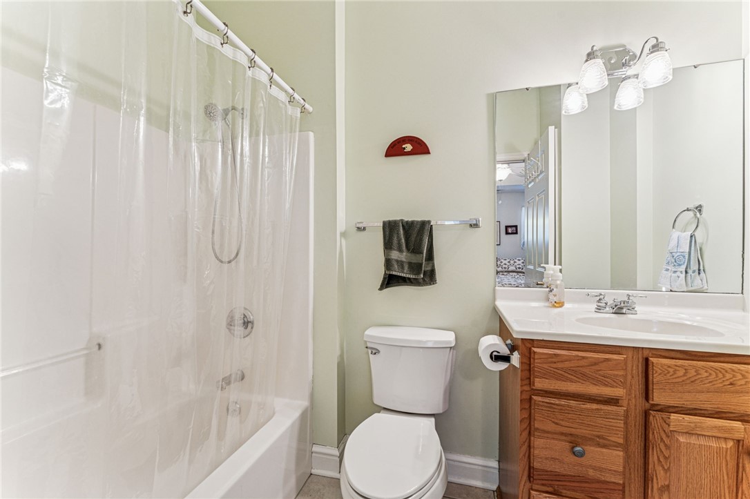 Houston, Pennsylvania 15342, United States, 3 Bedrooms Bedrooms, ,3 BathroomsBathrooms,Residential,Contingent,226225