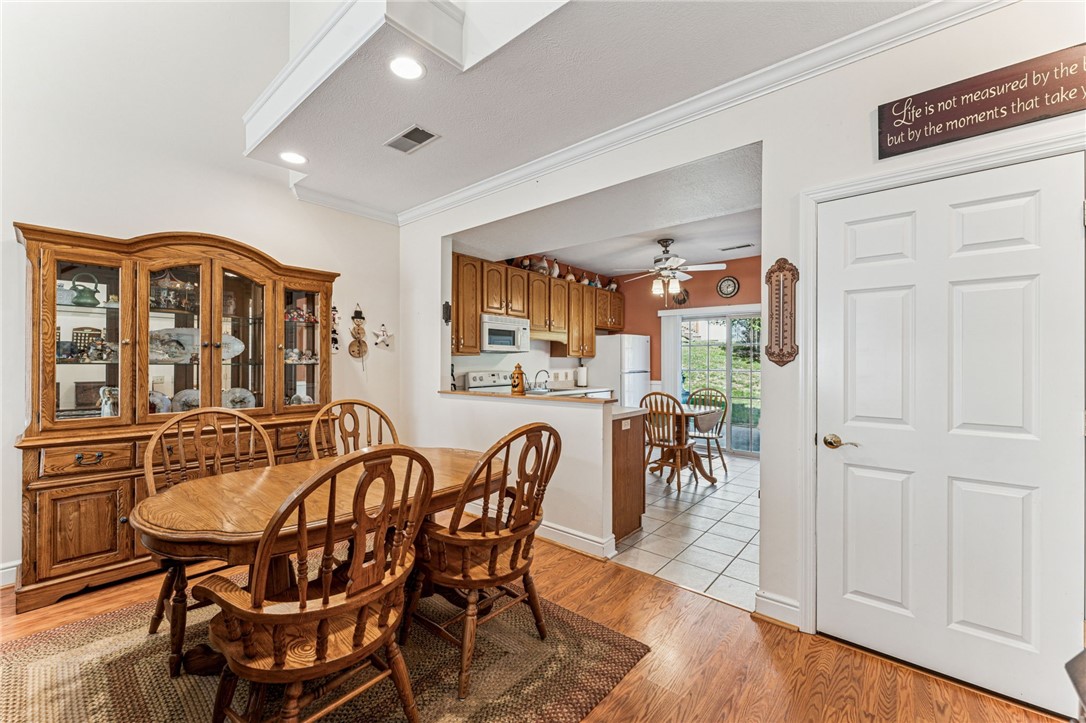 Houston, Pennsylvania 15342, United States, 3 Bedrooms Bedrooms, ,3 BathroomsBathrooms,Residential,Contingent,226225