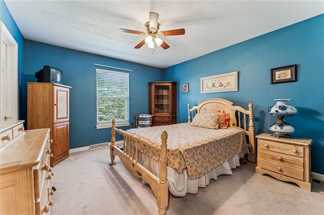 Houston, Pennsylvania 15342, United States, 3 Bedrooms Bedrooms, ,3 BathroomsBathrooms,Residential,Contingent,226225