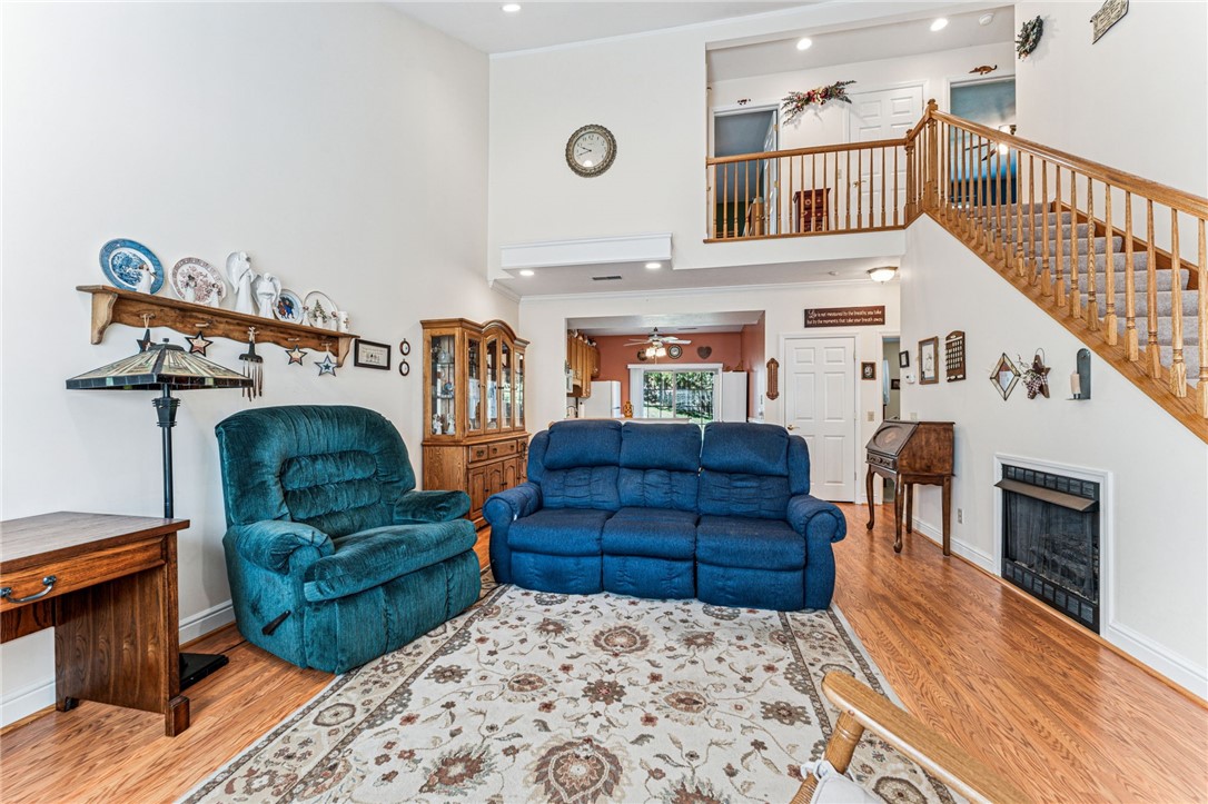 Houston, Pennsylvania 15342, United States, 3 Bedrooms Bedrooms, ,3 BathroomsBathrooms,Residential,Contingent,226225