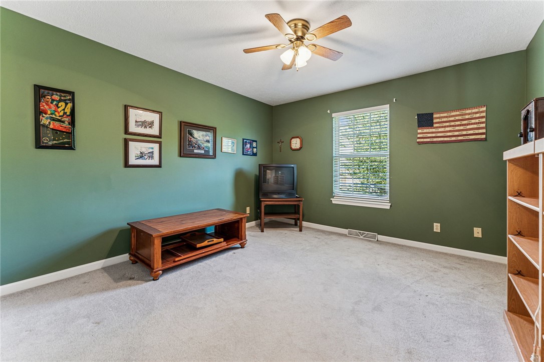 Houston, Pennsylvania 15342, United States, 3 Bedrooms Bedrooms, ,3 BathroomsBathrooms,Residential,Contingent,226225