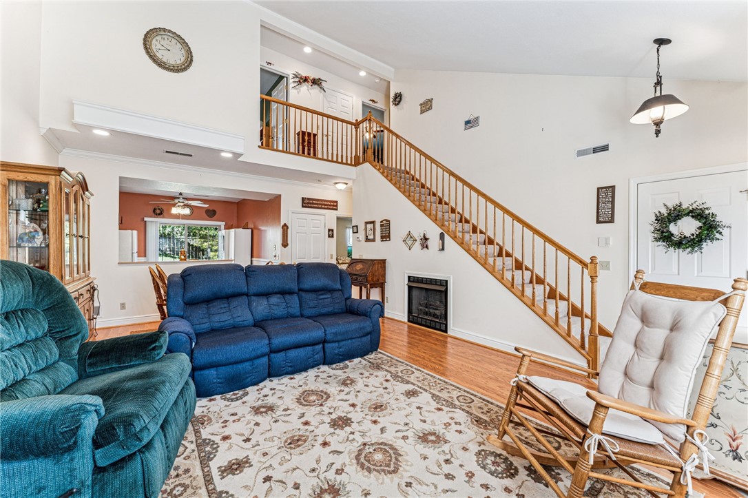 Houston, Pennsylvania 15342, United States, 3 Bedrooms Bedrooms, ,3 BathroomsBathrooms,Residential,Contingent,226225