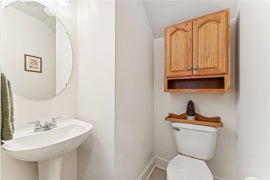 Houston, Pennsylvania 15342, United States, 3 Bedrooms Bedrooms, ,3 BathroomsBathrooms,Residential,Contingent,226225