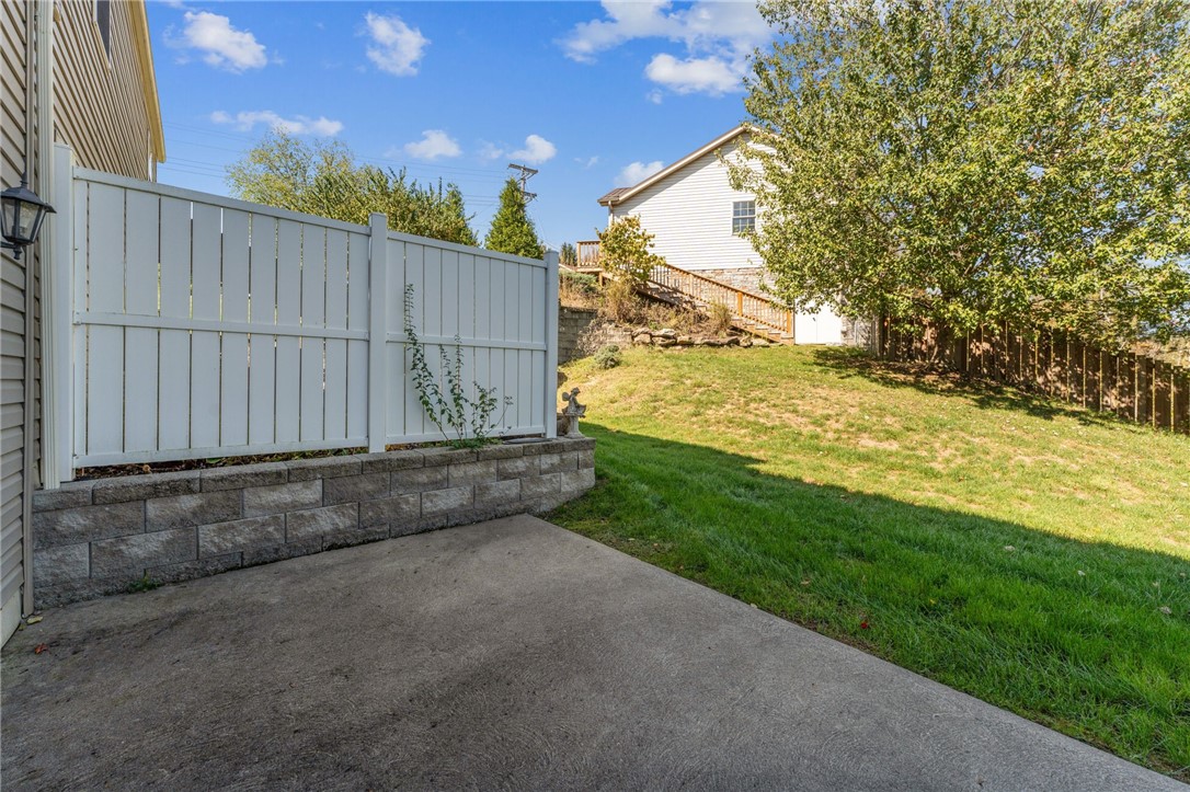 Houston, Pennsylvania 15342, United States, 3 Bedrooms Bedrooms, ,3 BathroomsBathrooms,Residential,Contingent,226225