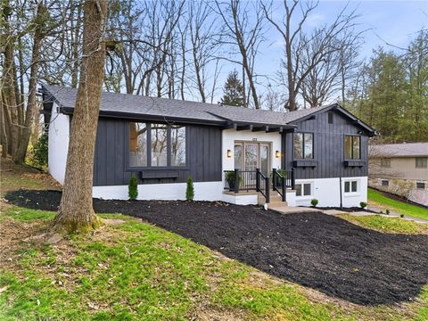 Photo of 125 N Heide Ln, Peters Twp, PA 15317 (MLS # 1746714)