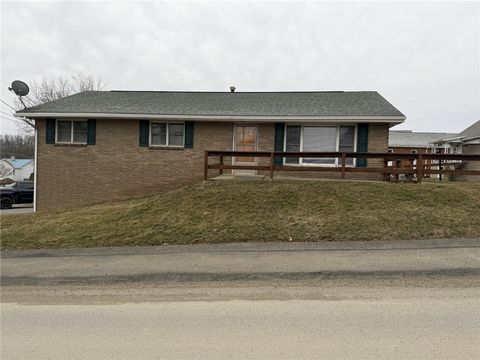 Photo of 638 N Cherry St, Worthington, PA 16262 (MLS # 1741785)